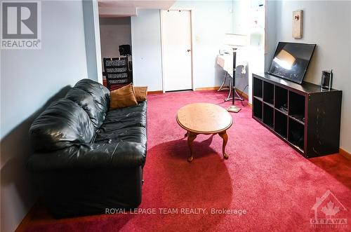 1327 Brookline Avenue, Ottawa, ON - Indoor Photo Showing Living Room