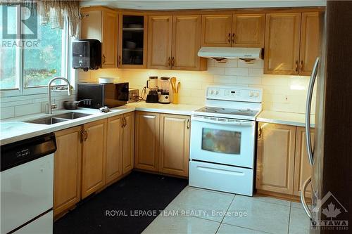 1327 Brookline Avenue, Ottawa, ON - Indoor Photo Showing Kitchen With Double Sink