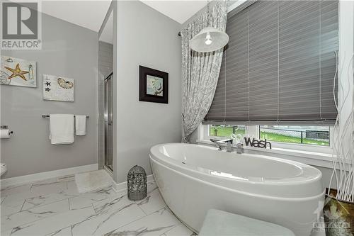 14 Beggs Court, Ottawa, ON - Indoor Photo Showing Bathroom