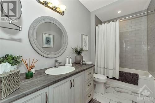 14 Beggs Court, Ottawa, ON - Indoor Photo Showing Bathroom