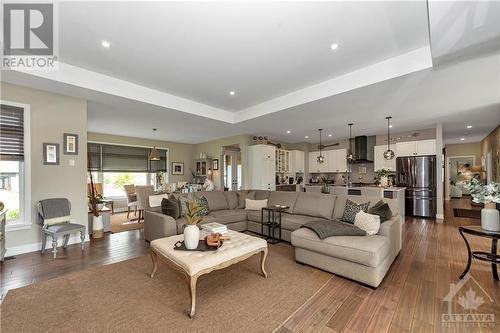 14 Beggs Court, Ottawa, ON - Indoor Photo Showing Living Room