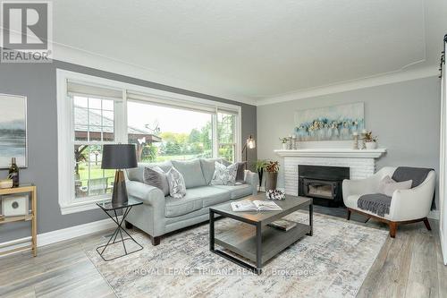 199 Centennial Avenue, St. Thomas, ON - Indoor Photo Showing Living Room With Fireplace