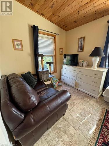 491 Mcconnell Street, Mattawa, ON - Indoor Photo Showing Living Room