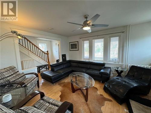 491 Mcconnell Street, Mattawa, ON - Indoor Photo Showing Living Room