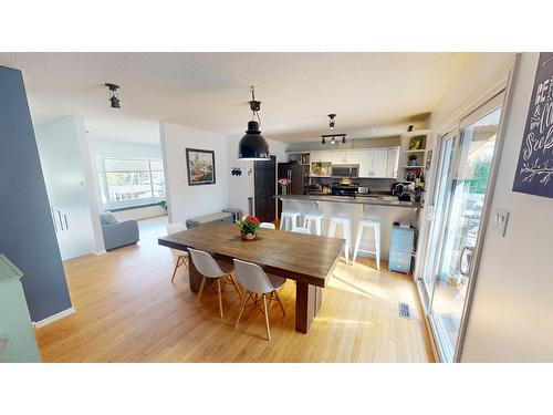 804 30Th Avenue S, Cranbrook, BC - Indoor Photo Showing Dining Room