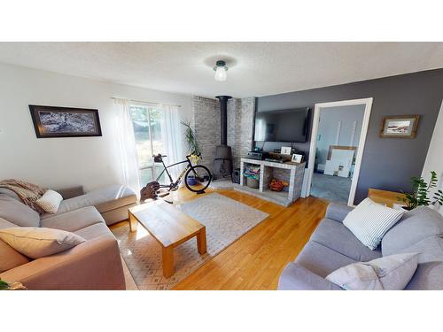 804 30Th Avenue S, Cranbrook, BC - Indoor Photo Showing Living Room