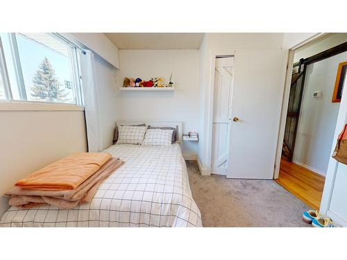 804 30Th Avenue S, Cranbrook, BC - Indoor Photo Showing Bedroom