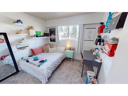 804 30Th Avenue S, Cranbrook, BC - Indoor Photo Showing Bedroom