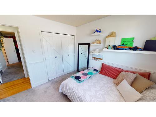 804 30Th Avenue S, Cranbrook, BC - Indoor Photo Showing Bedroom