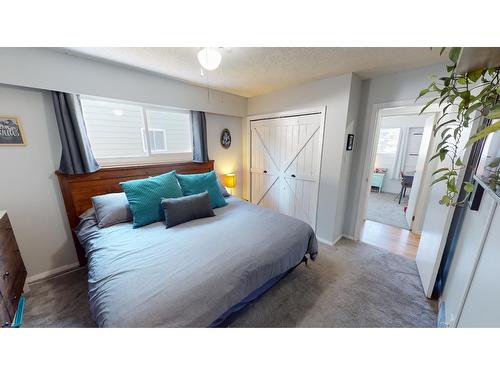 804 30Th Avenue S, Cranbrook, BC - Indoor Photo Showing Bedroom