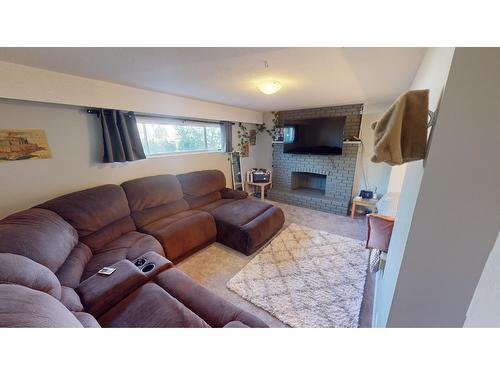 804 30Th Avenue S, Cranbrook, BC - Indoor Photo Showing Living Room With Fireplace