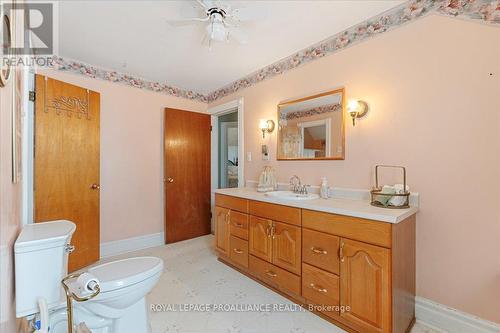 212 Wellington Main Street, Prince Edward County (Wellington), ON - Indoor Photo Showing Bathroom