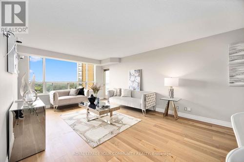 2009 - 100 Upper Madison Avenue, Toronto (Lansing-Westgate), ON - Indoor Photo Showing Living Room