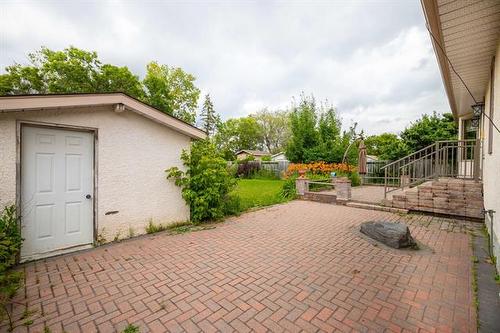 77 Avalon Rd, Winnipeg, MB 