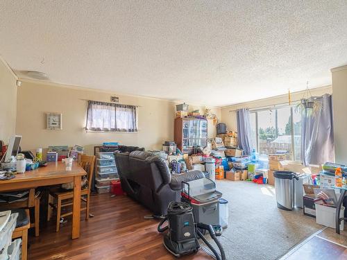 928 Sherbrooke Ave, Kamloops, BC - Indoor Photo Showing Living Room