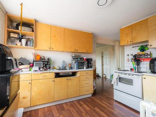 928 Sherbrooke Ave, Kamloops, BC - Indoor Photo Showing Kitchen