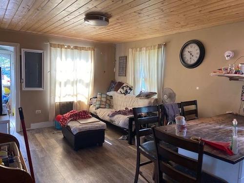 9877 Latremouille Street, Little Fort, BC - Indoor Photo Showing Living Room