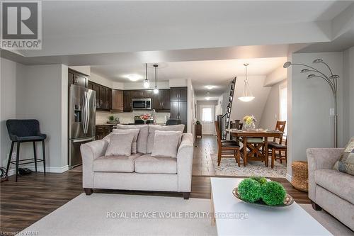 60 - 635 Saginaw Parkway, Cambridge, ON - Indoor Photo Showing Living Room