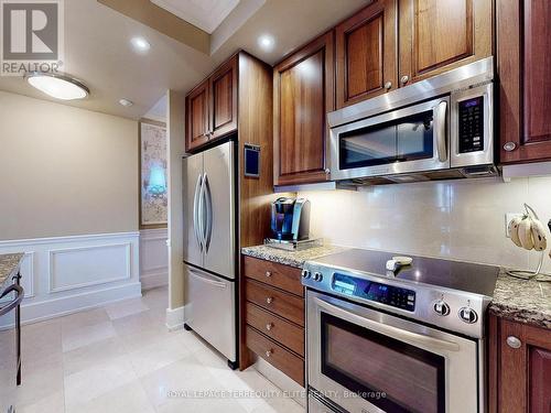 1003C - 662 Sheppard Avenue E, Toronto (Bayview Village), ON - Indoor Photo Showing Kitchen With Stainless Steel Kitchen