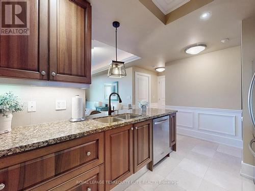 1003C - 662 Sheppard Avenue E, Toronto (Bayview Village), ON - Indoor Photo Showing Kitchen With Double Sink