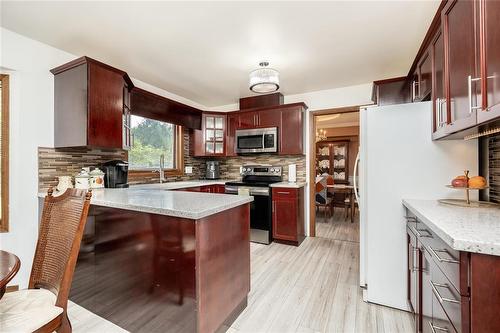 23 Princemere Road, Winnipeg, MB - Indoor Photo Showing Kitchen