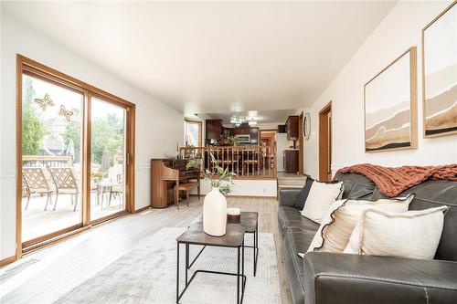 23 Princemere Road, Winnipeg, MB - Indoor Photo Showing Living Room