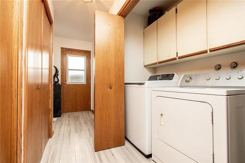 23 Princemere Road, Winnipeg, MB - Indoor Photo Showing Laundry Room