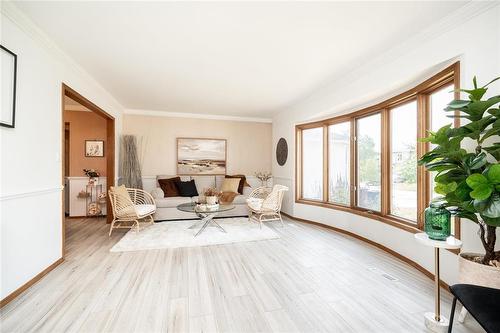 23 Princemere Road, Winnipeg, MB - Indoor Photo Showing Living Room