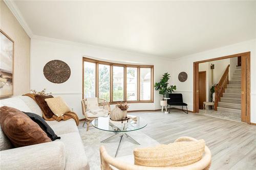 23 Princemere Road, Winnipeg, MB - Indoor Photo Showing Living Room