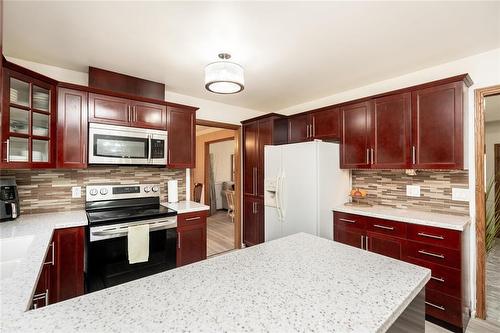 23 Princemere Road, Winnipeg, MB - Indoor Photo Showing Kitchen