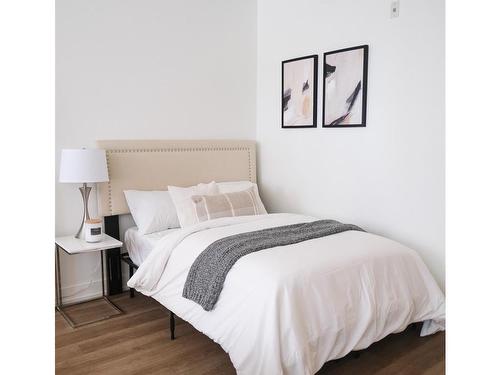 300-1628 Store St, Victoria, BC - Indoor Photo Showing Bedroom