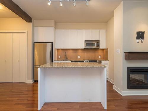 308-1375 Bear Mountain Pkwy, Langford, BC - Indoor Photo Showing Kitchen