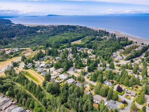 796 Canyon Crescent Rd, Qualicum Beach, BC 