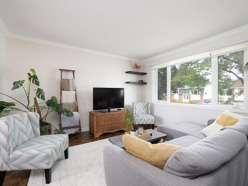 Living room - 57 Rue Oakwood, Pincourt, QC - Indoor Photo Showing Living Room