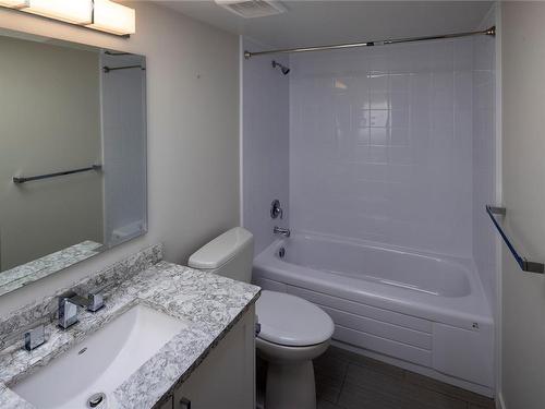 409-1370 Beach Dr, Oak Bay, BC - Indoor Photo Showing Bathroom