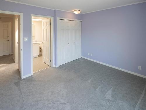 409-1370 Beach Dr, Oak Bay, BC - Indoor Photo Showing Other Room