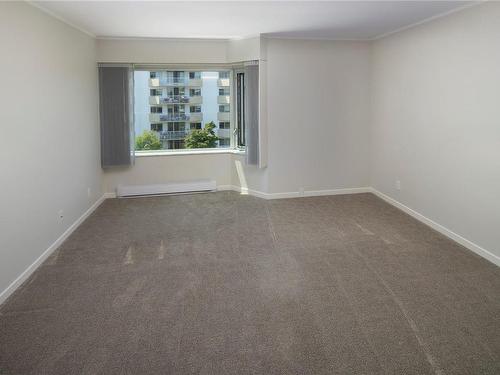 409-1370 Beach Dr, Oak Bay, BC - Indoor Photo Showing Other Room