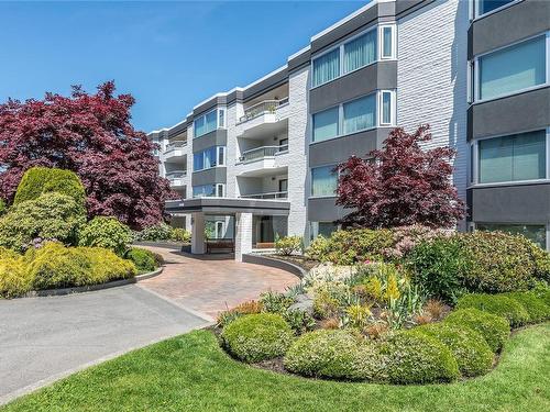 409-1370 Beach Dr, Oak Bay, BC - Outdoor