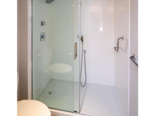 409-1370 Beach Dr, Oak Bay, BC - Indoor Photo Showing Bathroom