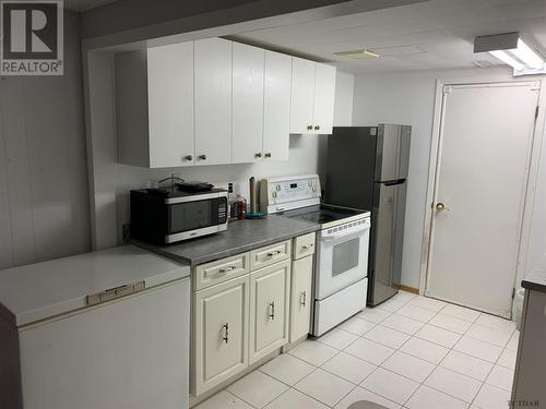 643 Pine St N, Timmins, ON - Indoor Photo Showing Kitchen