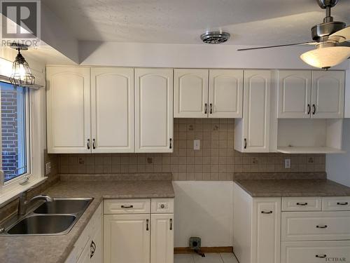 643 Pine St N, Timmins, ON - Indoor Photo Showing Kitchen With Double Sink