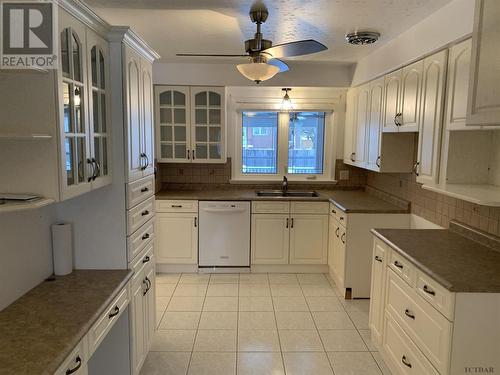 643 Pine St N, Timmins, ON - Indoor Photo Showing Kitchen With Double Sink