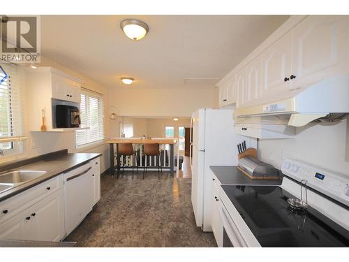 1726 Cedarwood Court, Dawson Creek, BC - Indoor Photo Showing Kitchen