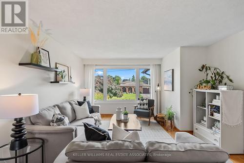 746 Northwood Drive, Cobourg, ON - Indoor Photo Showing Living Room