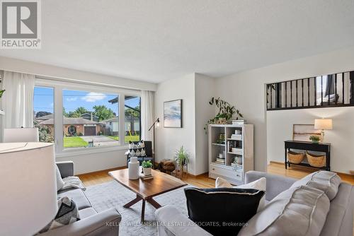 746 Northwood Drive, Cobourg, ON - Indoor Photo Showing Living Room