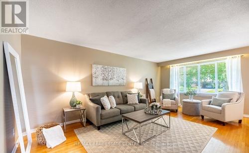 612 Dundee Avenue, Oshawa (Mclaughlin), ON - Indoor Photo Showing Living Room