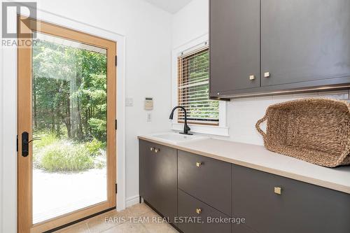 18 Red Oak Crescent, Oro-Medonte, ON - Indoor Photo Showing Laundry Room