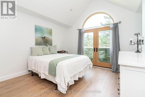 18 Red Oak Crescent, Oro-Medonte (Shanty Bay), ON - Indoor Photo Showing Bedroom