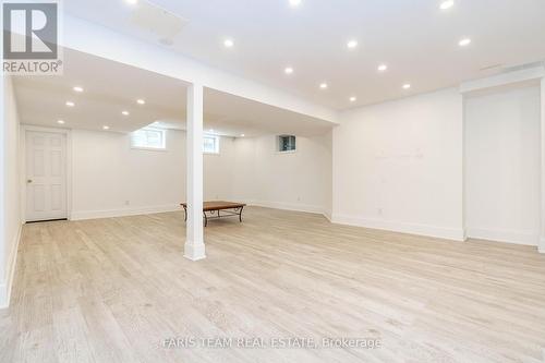 18 Red Oak Crescent, Oro-Medonte, ON - Indoor Photo Showing Living Room