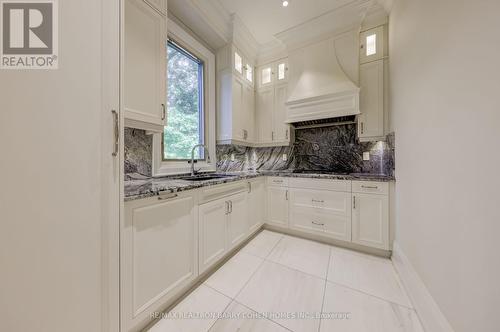 17 Artinger Court, Toronto (Banbury-Don Mills), ON - Indoor Photo Showing Kitchen